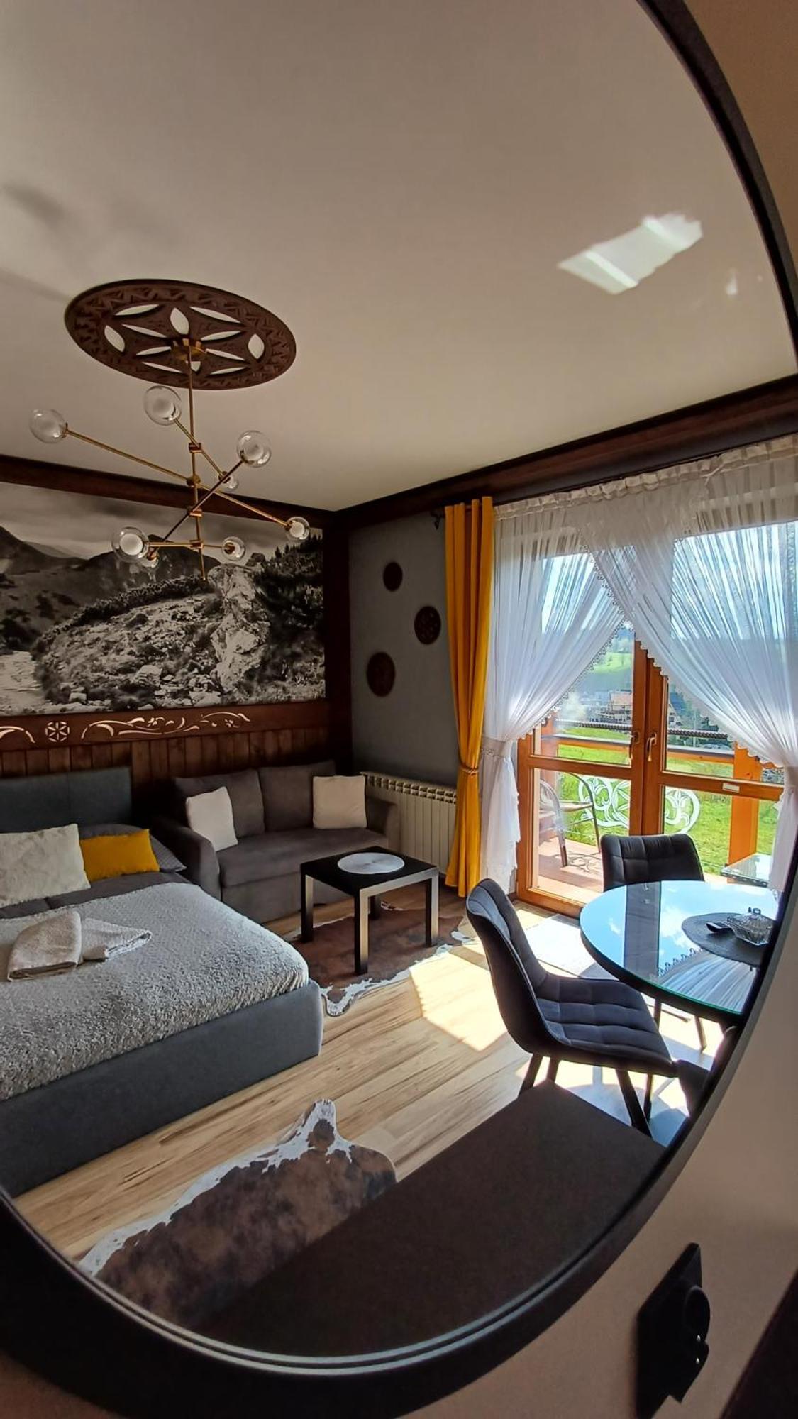 Goralski Apartment *